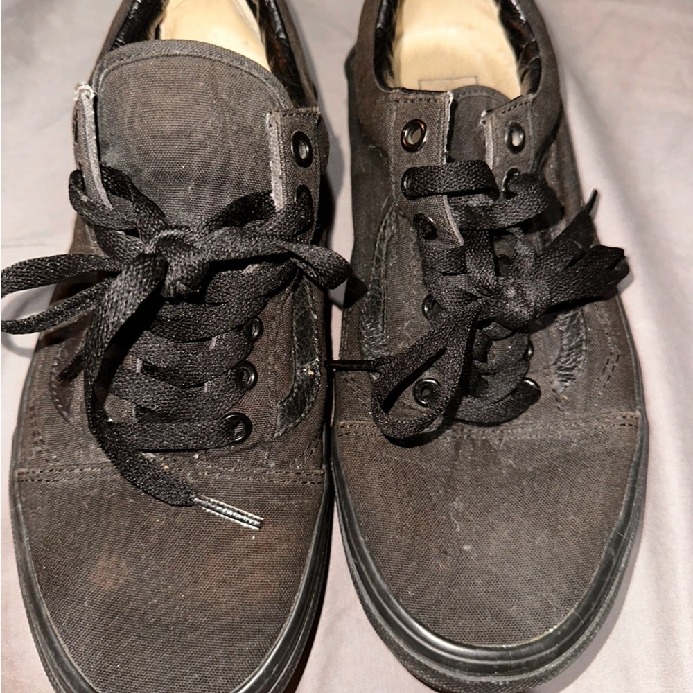 Black vans old skool. Gently used but Very good condition. Women’s 9/ men’s 7.5